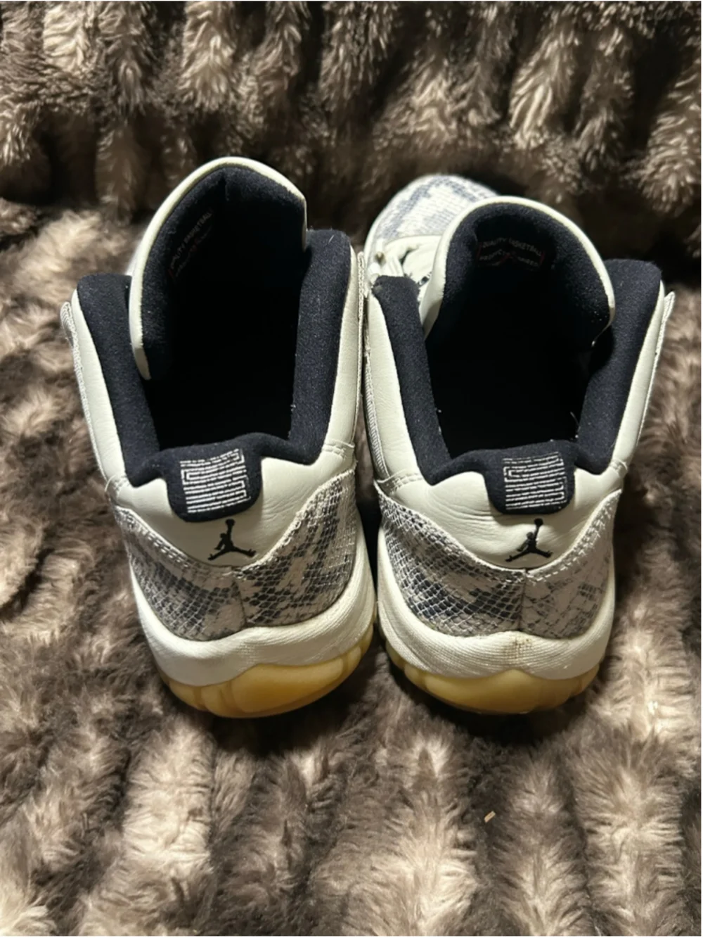 Men's Jordan 11 Low Snakeskin Sneakers White Grey Size 9